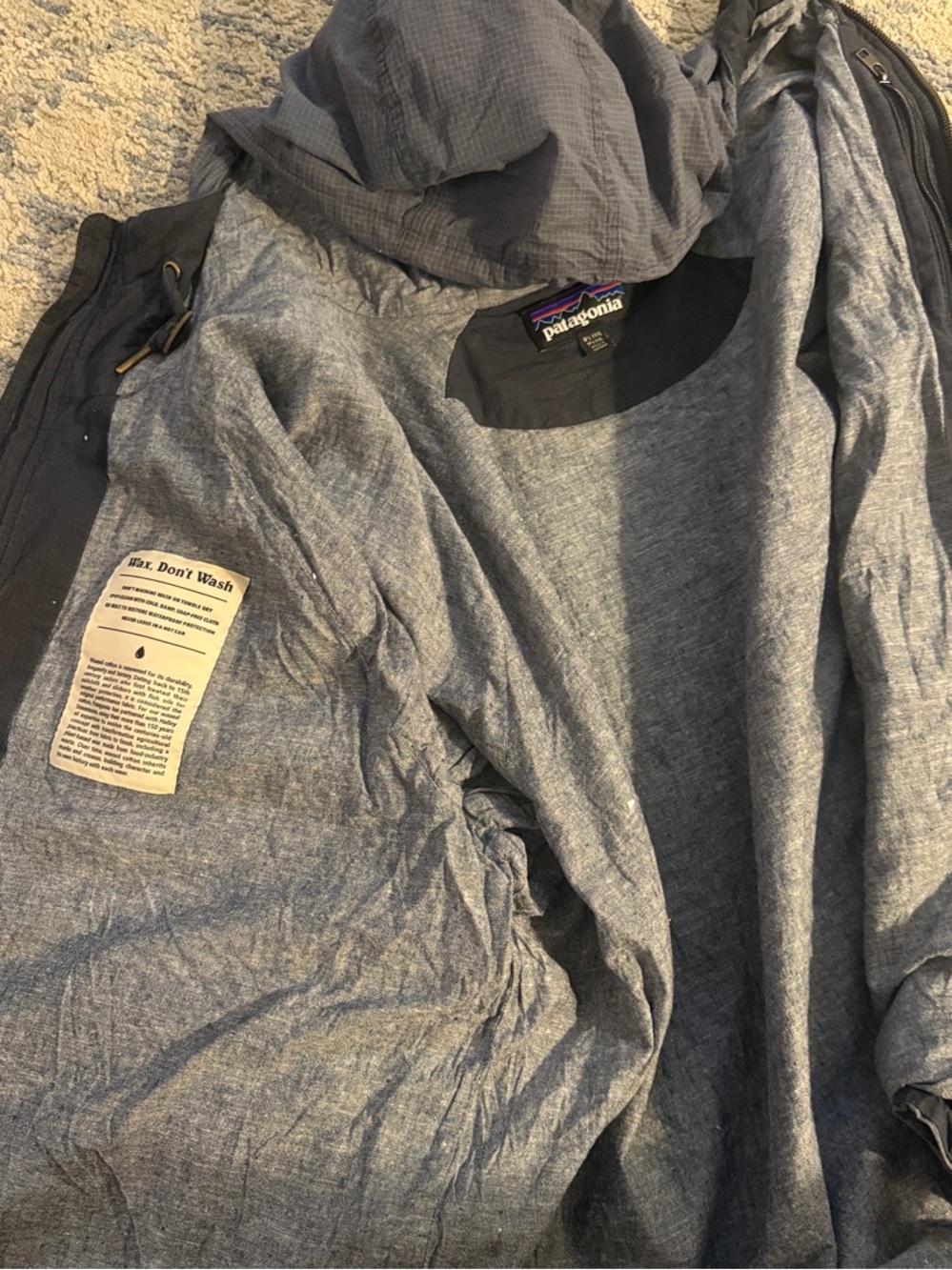Patagonia Men's or Women’s Lightweight Hooded Jacket in Charcoal Gray - Picture 6 of 6